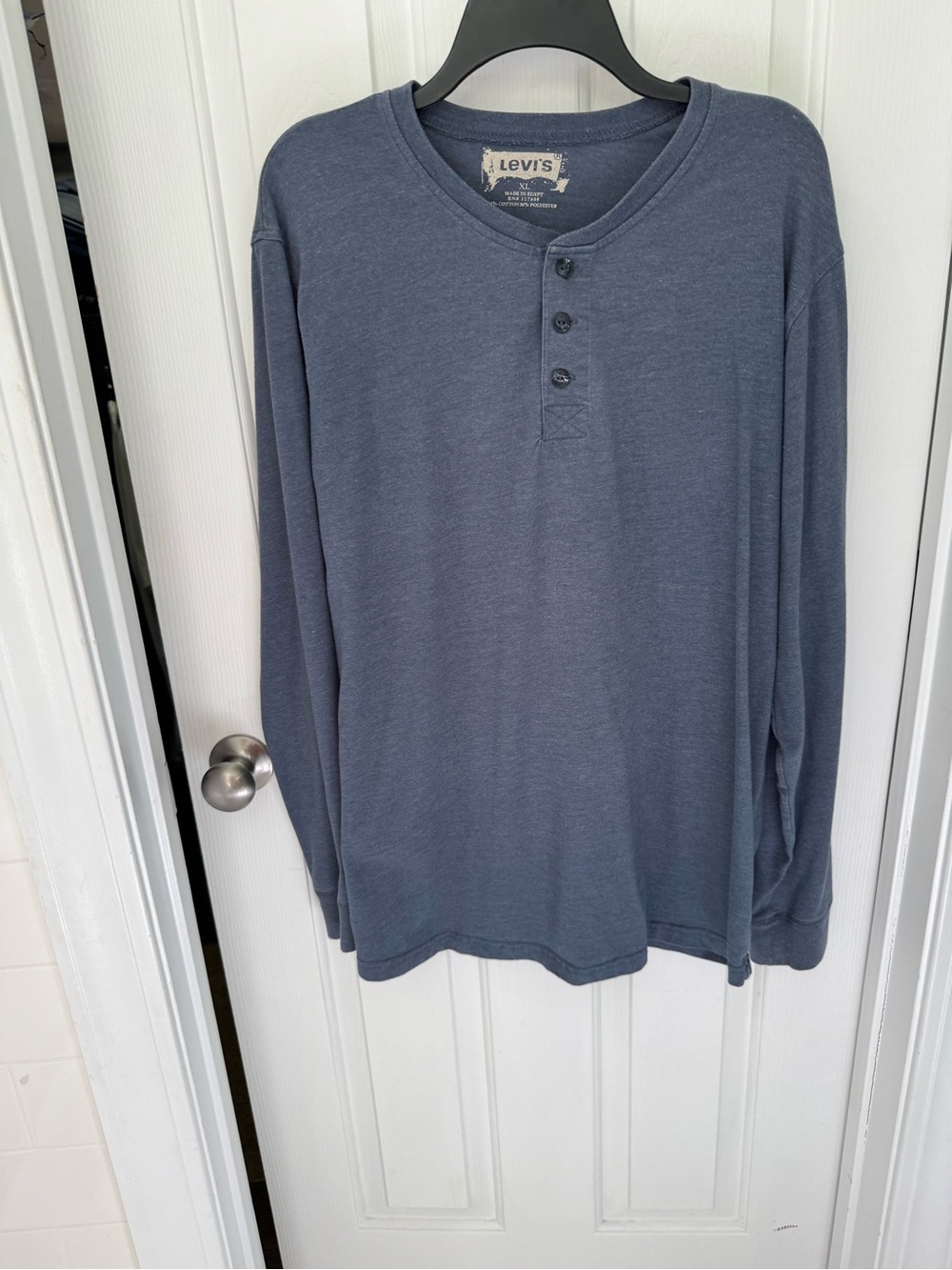 Levi's Men's Long Sleeve Henley in Slate Blue Gray